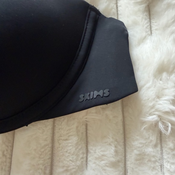 SKIMS Black Multi-Way Bra - Picture 7 of 10